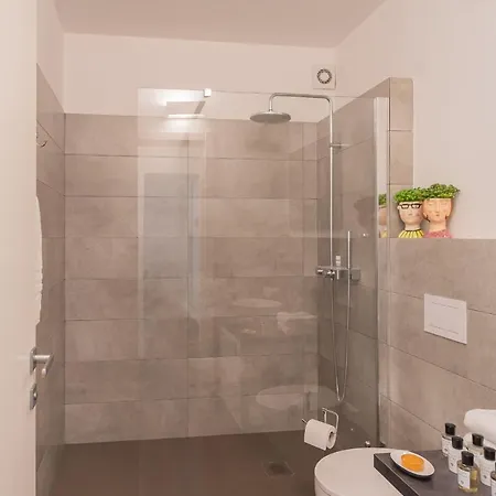 By Rent דירה *